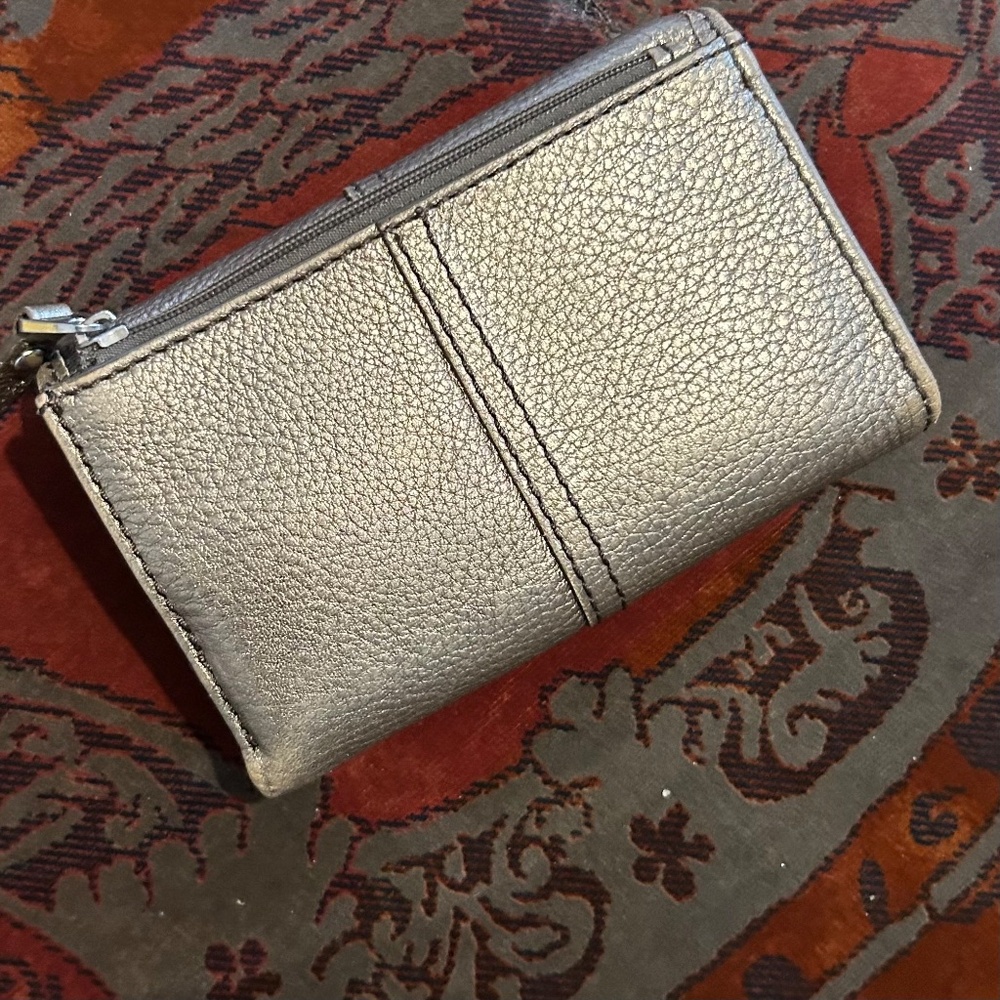Fossil Metallic Gold/Silver Pebbled Leather Quadfold Wallet Keyhole Logo EUC - Picture 4 of 4